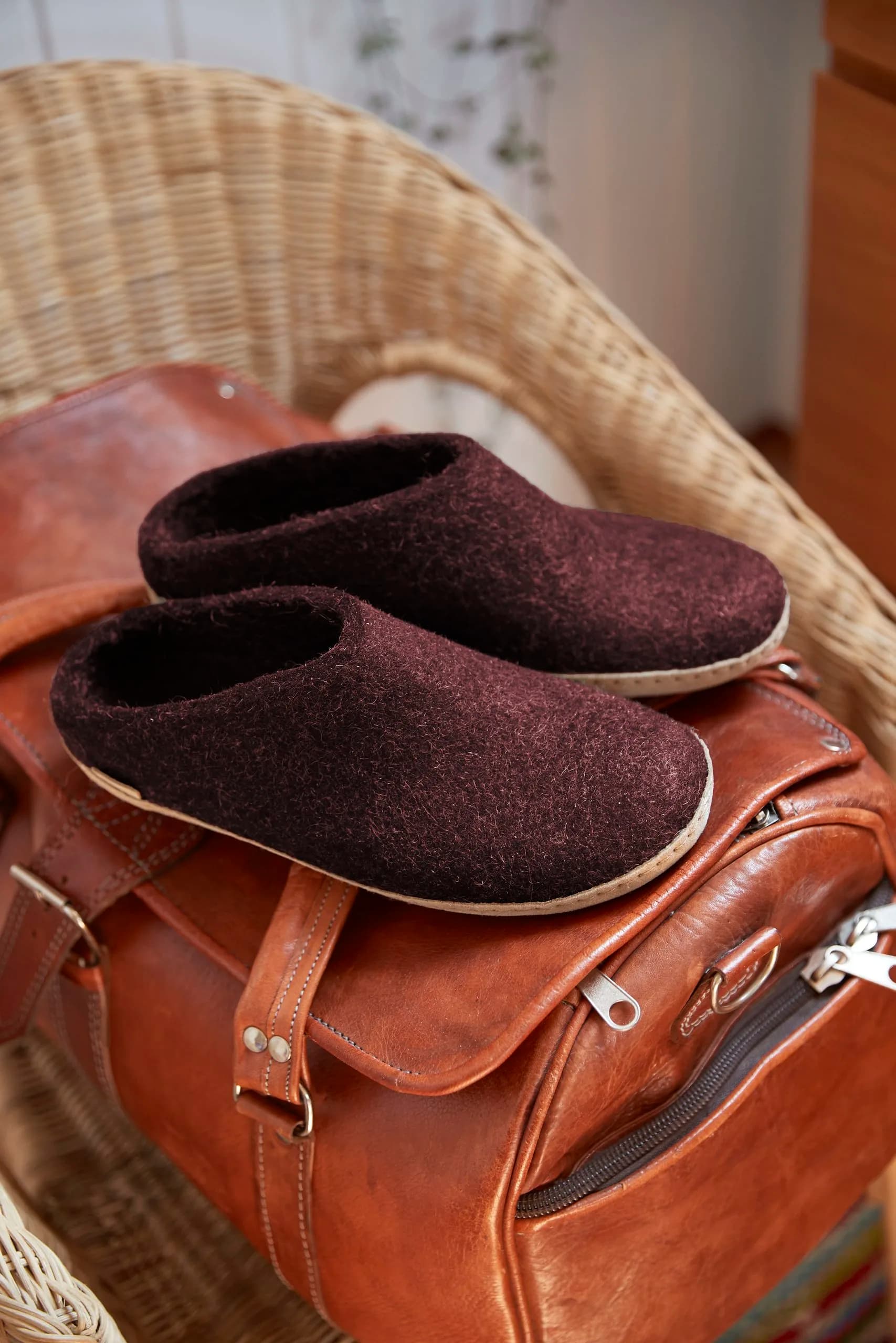 Win Glerups pantoffels in de warme kleur Rode Biet